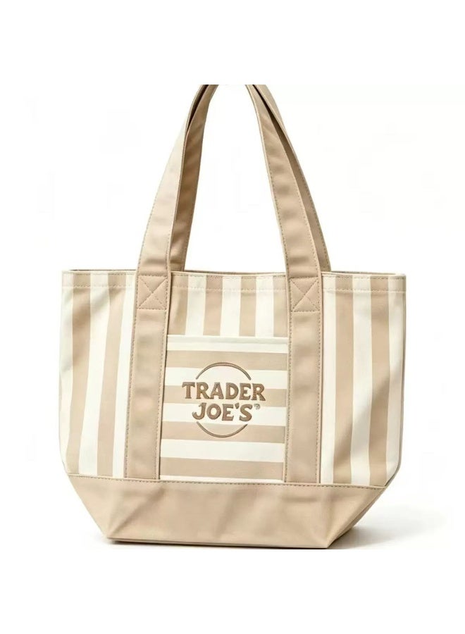 ترايدر جويز حقيبة كتف قابلة لإعادة الاستخدام من قماش الكانفاس المخطط متوسط ​​الحجم من Trader Joe's، إصدار 2026، مثالية للتسوق اليومي وقضاء المشاوير الخارجية - بيج - Image 1