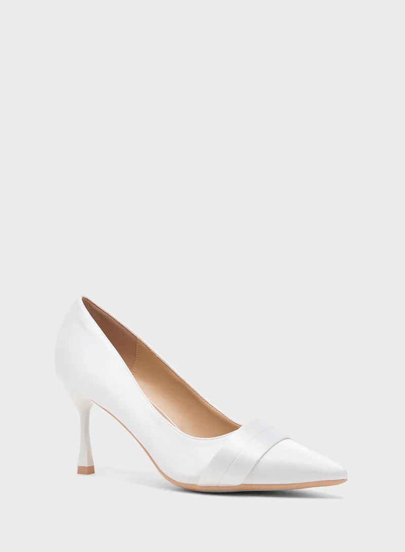 خزانة حذاء بكعب عالٍ