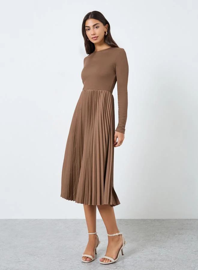 Styli Styli Brown Pleated Ribbed Knit Midi Dress