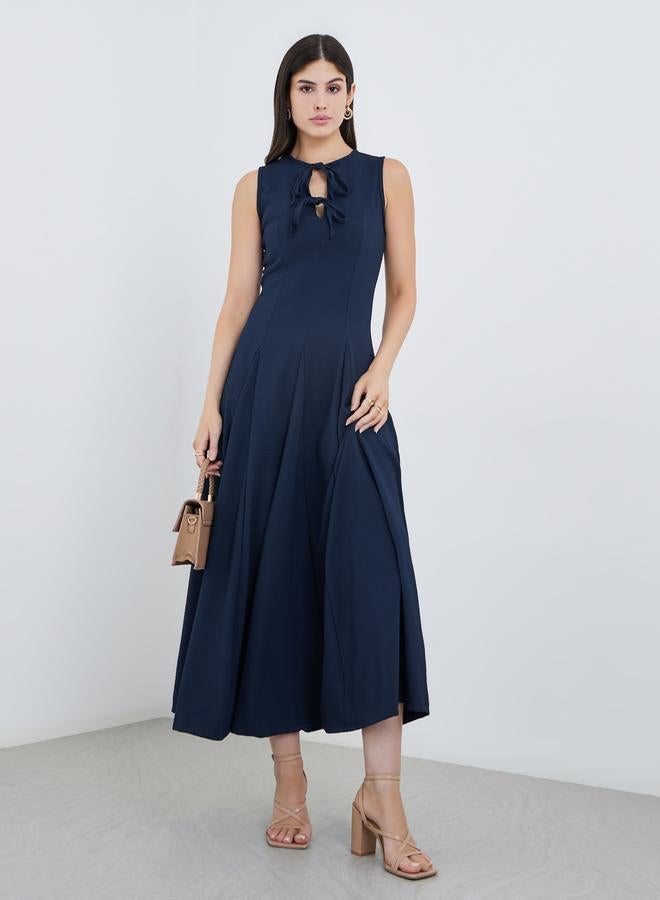 ستايلي فستان ماكسي أزرق داكن بياقة مربوطة وتصميم - - Image 2