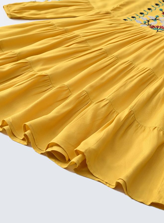 بيلا مودا فستان مُطرّز بطول الركبة مع كسرات - Image 5