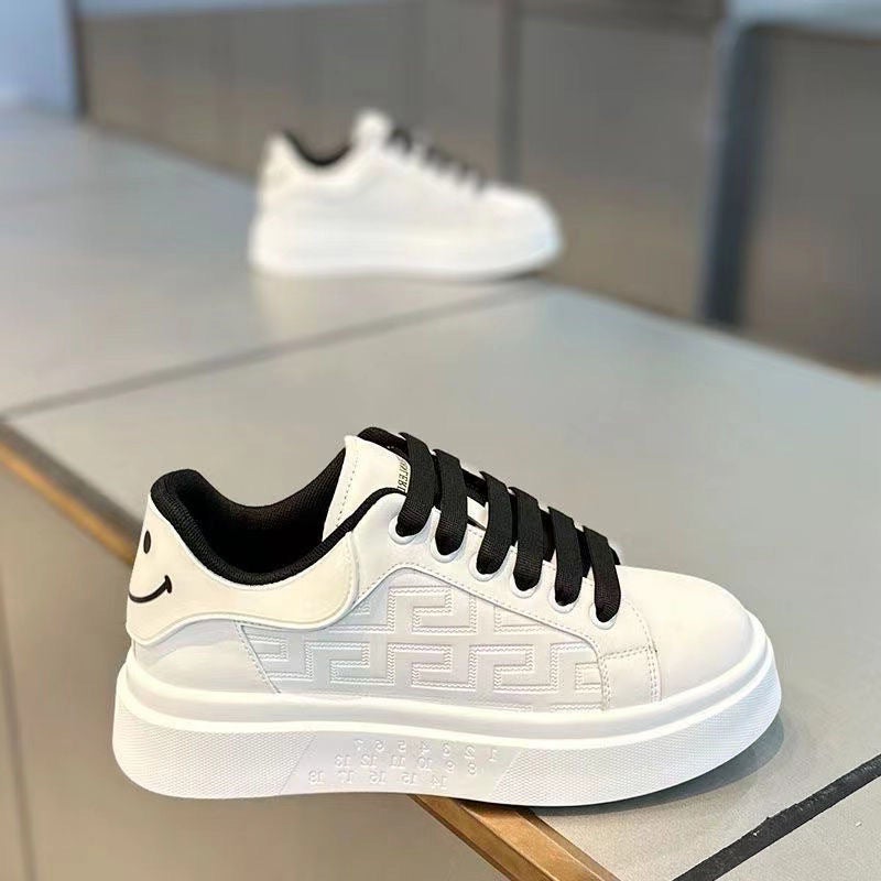Men's Casual Low Top Sneakers - Image 1