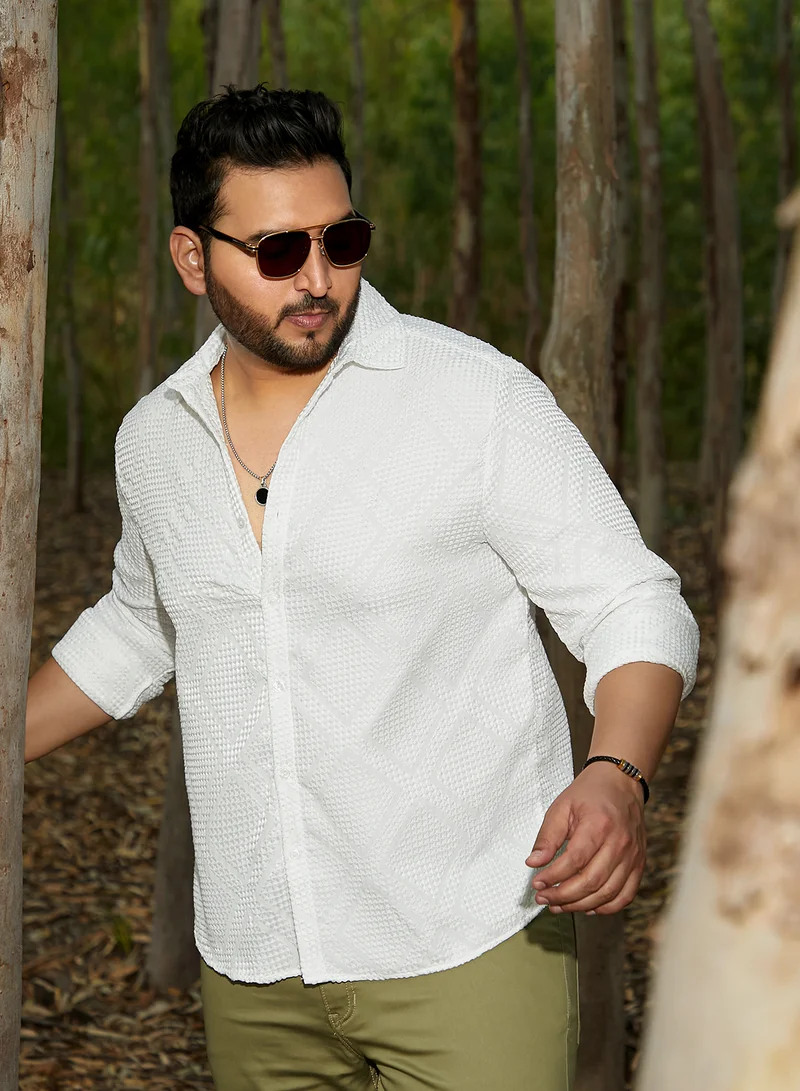 انستافاب بلس قميص رجالي أبيض مطبوع بياقة عريضة وأكمام طويلة بأزرار مقاس بلس