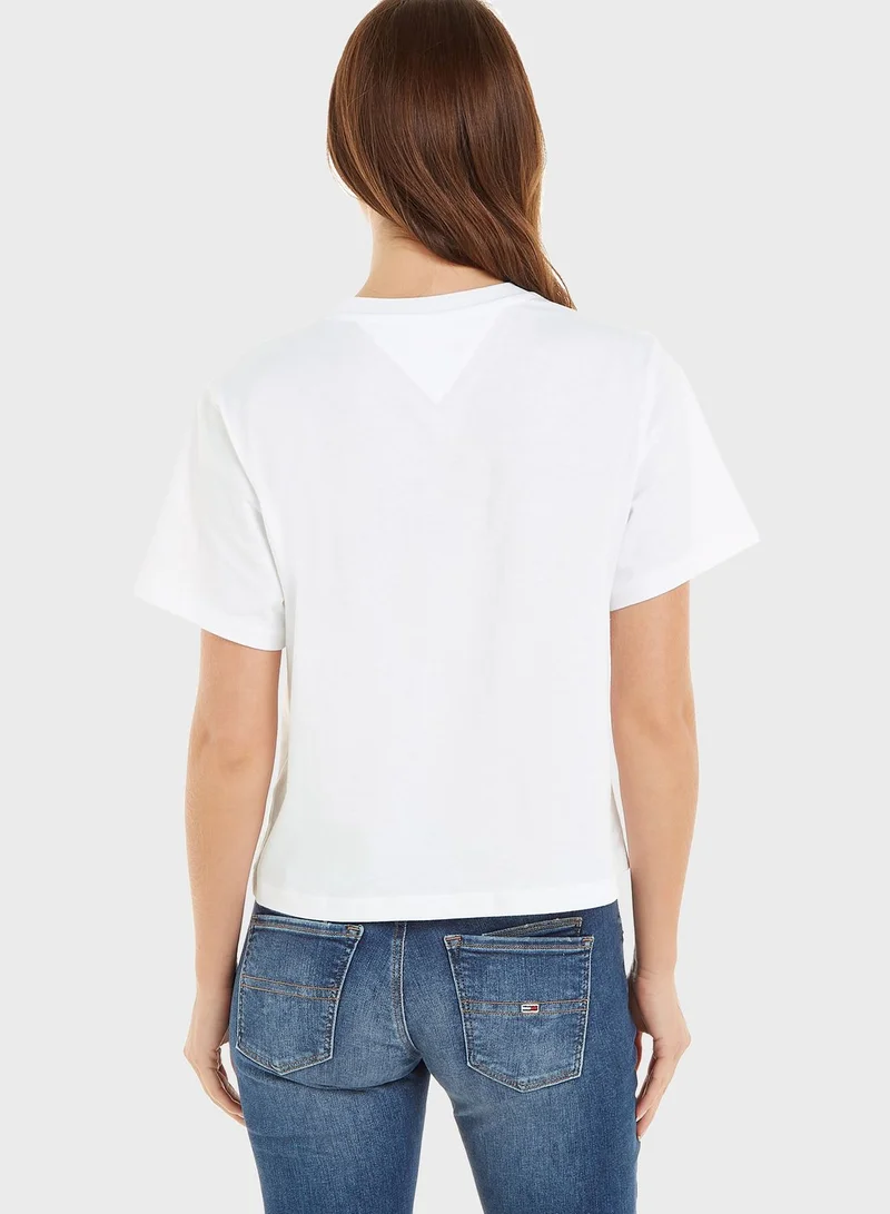 TOMMY JEANS Round Neck Logo T-Shirt