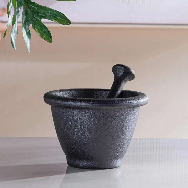 Pan Home مدقة وهاون من الحديد الزهر - أسود - Image 2