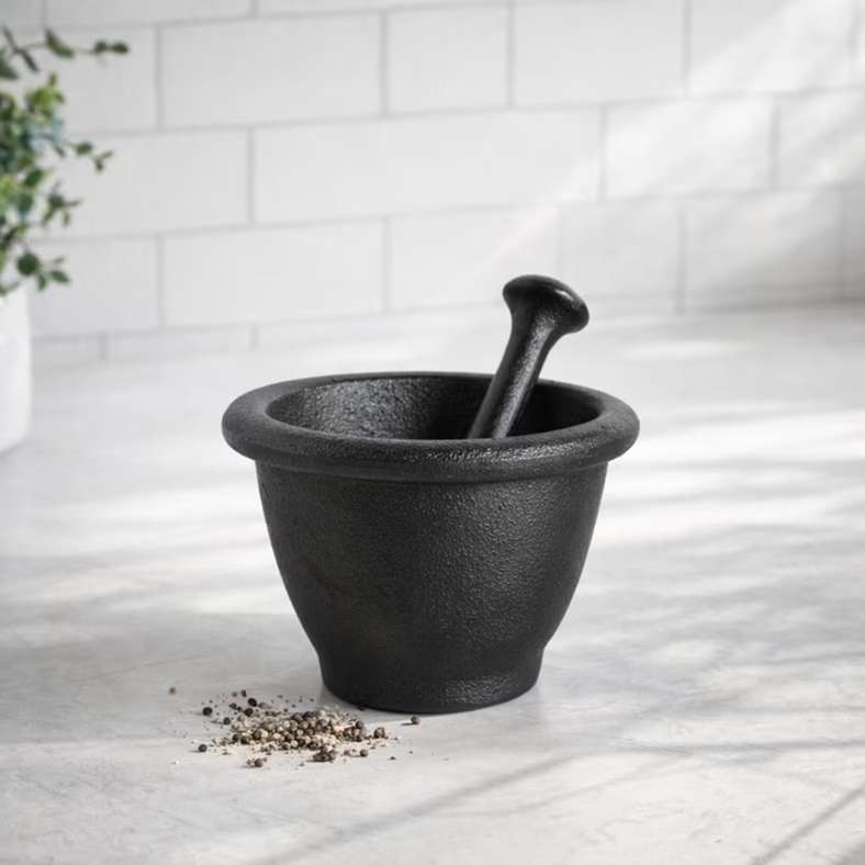Pan Home مدقة وهاون من الحديد الزهر - أسود - Image 1