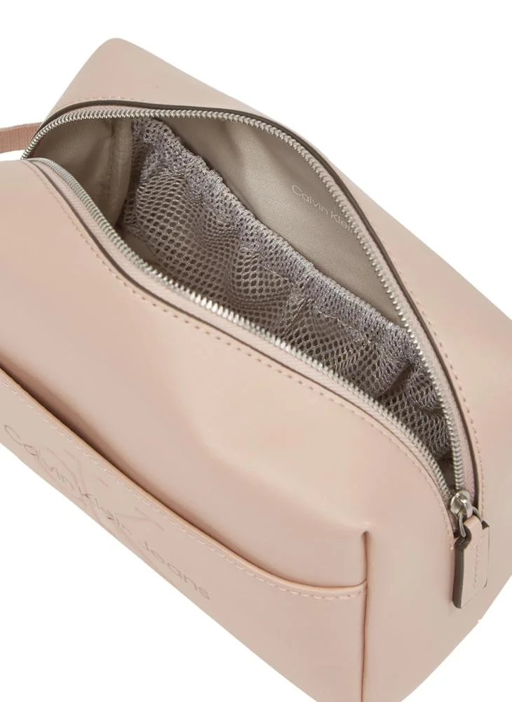Calvin Klein Jeans Sculpted Beauty Case Crossbody