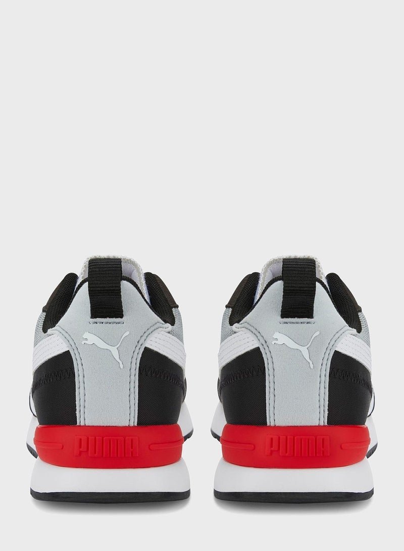 R78 Sneakers