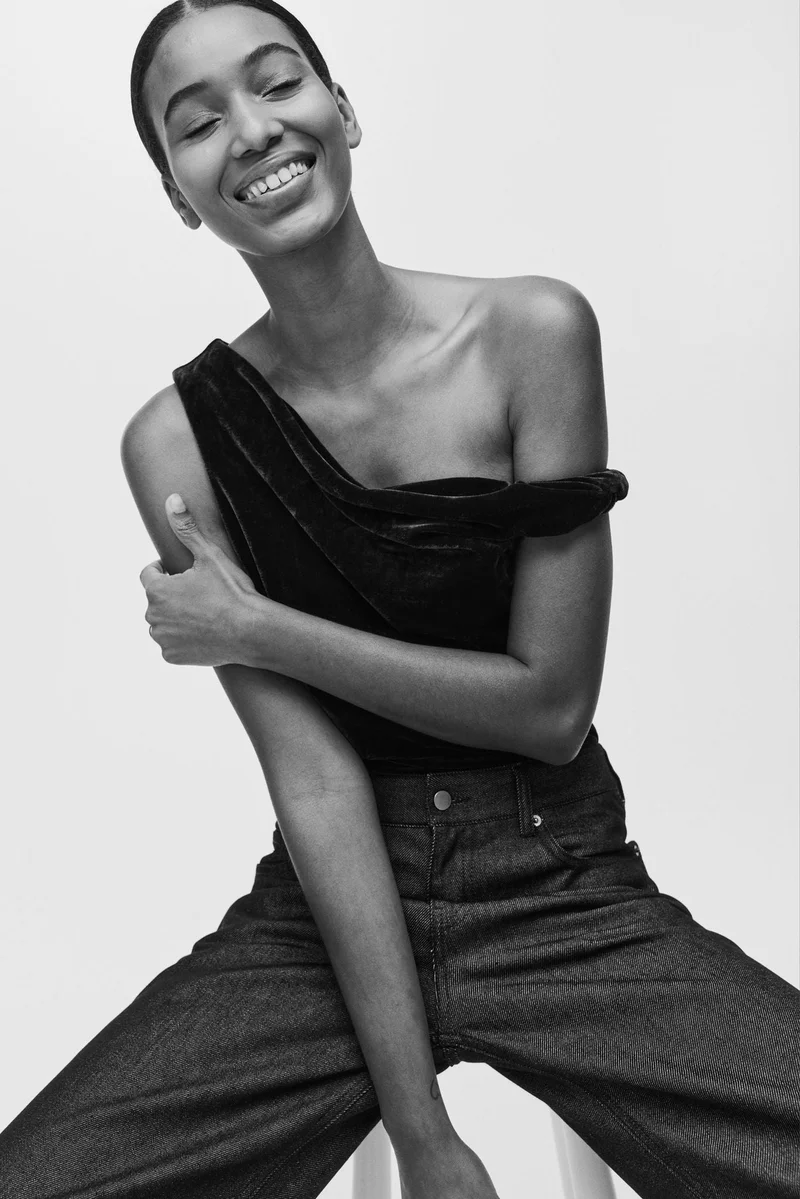 اتش اند ام بلوزة بكتف واحد