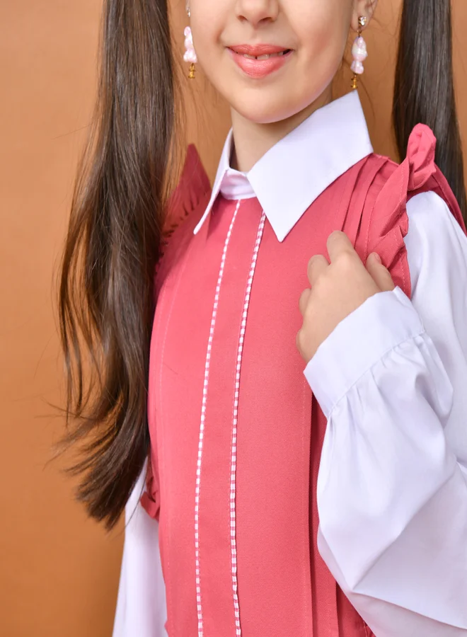 HAWRAA ABAYA Tala pink apron: side ruffle design with white lace on the front