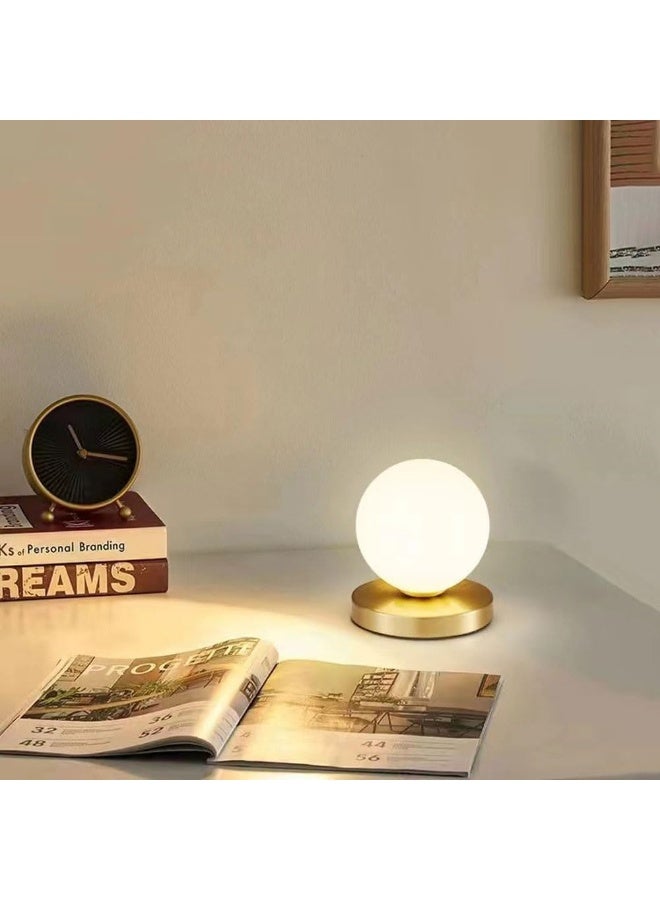 Gold Globo di vetro table lamp