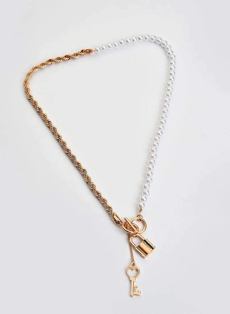 SOHI White Brass Artificial Chain Necklace Jewellery