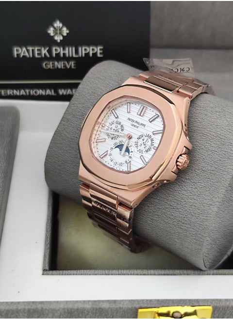 Automatic watch that moves by hand movement, first class