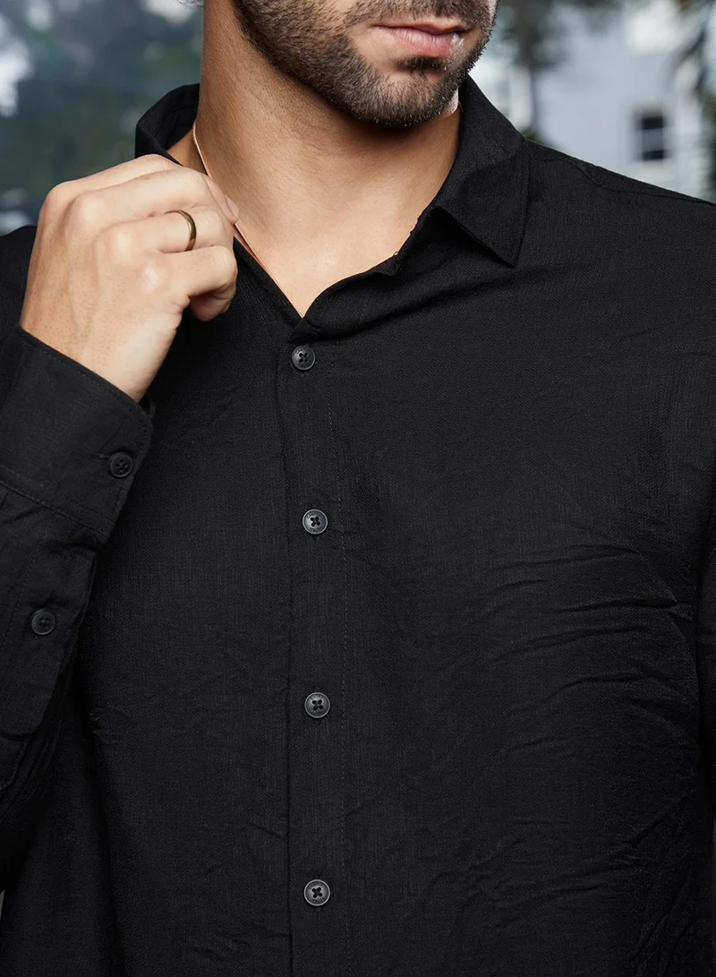 Campus Sutra Campus Sutra Men's Onyx Black Breezy Wrinked Shirt For Casual Wear | Spread Collar | Long Cuffed Sleeves | Button Closure | Shirt Crafted With Comfort Fit For Everyday Wear