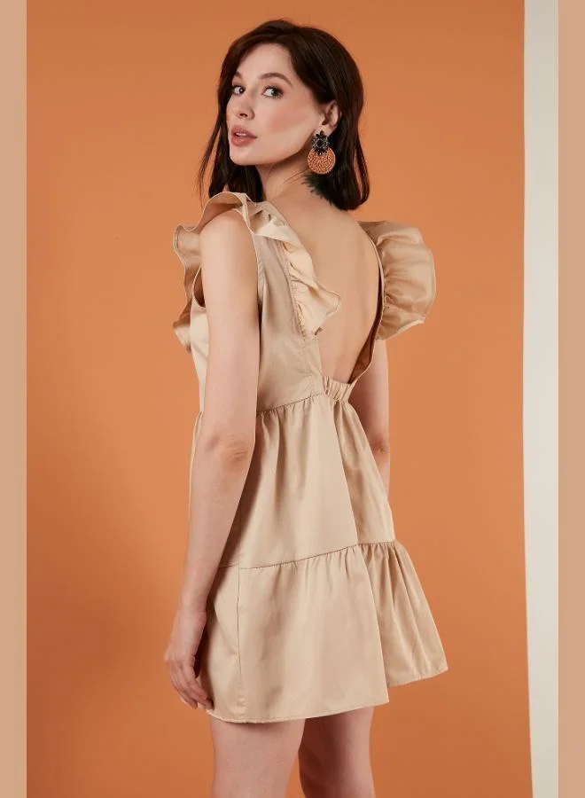 ليلا فستان قصير بياقة على شكل حرف  وتفاصيل قطنية من ليلا للنساء