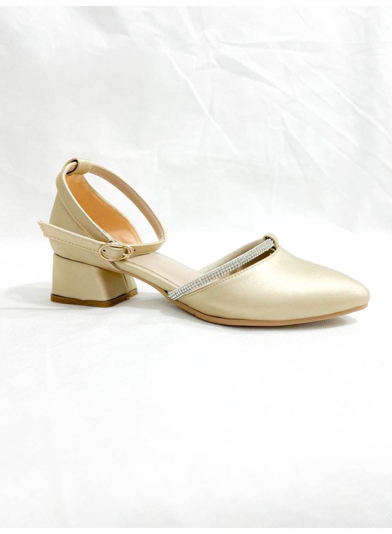 كعب أنيق للنساء