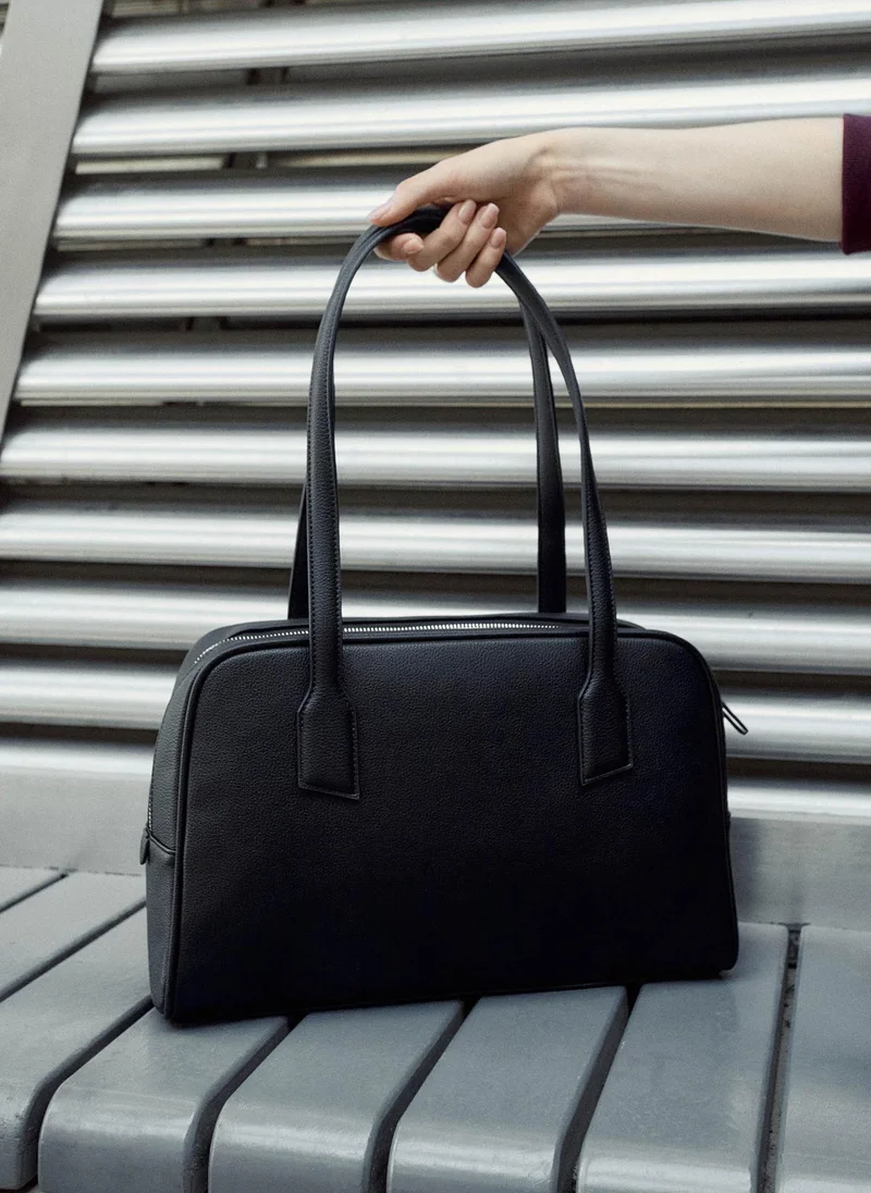 Eco-leather bag with long handles and zip fastening