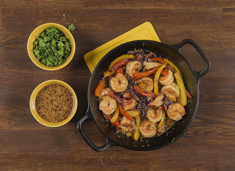 Lodge Lodge L5RPL3 Cast Iron Round Pan with Loop 8 Inch Black  - Image 2