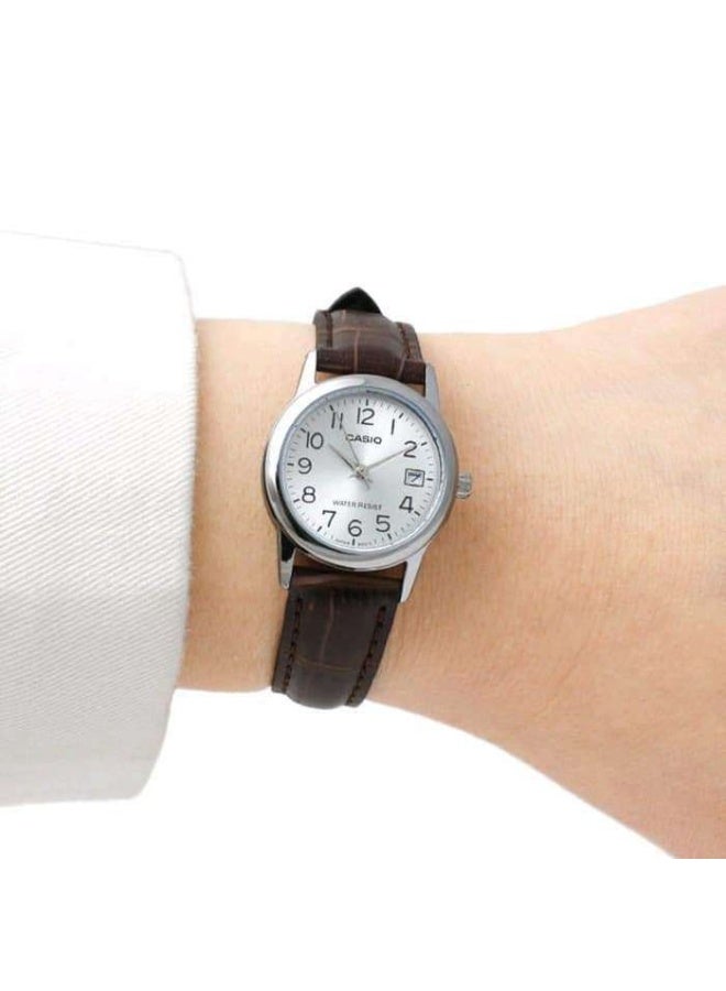 كاسيو Analog Women’s Watch LTP‑V002L‑7B2UDF, 25 mm Silver Dial, Stainless Steel Case, Brown Leather Band, Water Resistant - Image 3