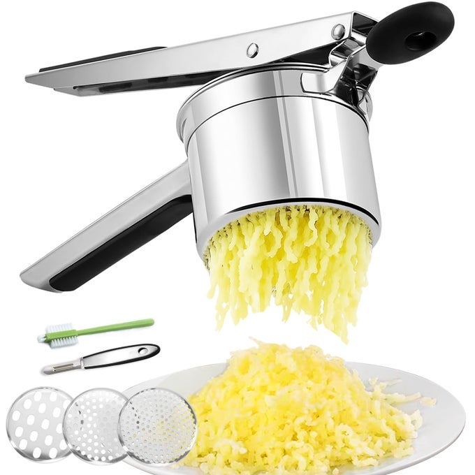 POTATO RICER 15OZ HEAVY DUTY STAINLESS STEEL POTATO MASHER WITH 3 INTERCHANGEABLE DISCS LARGE MASHER AND RICER KITCHEN TOOL FOR MASHED POTATOES SPAETZLE NOODLE MAKER POTATO PRESS