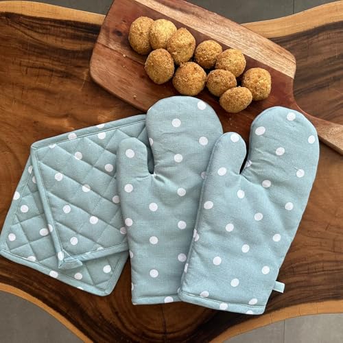 Oak & Lily Combo Set of Oven Mittens & Pot Holders | 100% Cotton | Heat Resistant & Cushioned | Washable | European Quality | for Cooking, Baking, BBQ & Microwave Use (Blue and White Polka Dot Print) - Image 1