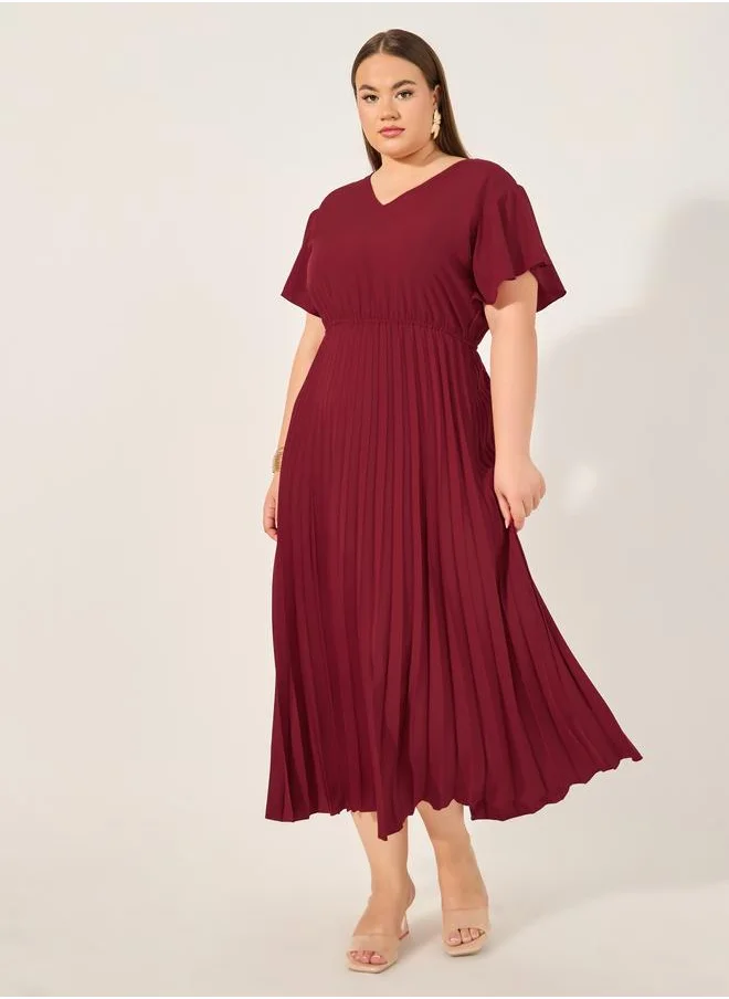 Styli Styli Plus Size Solid Accordion Pleated A-Line Midi Dress