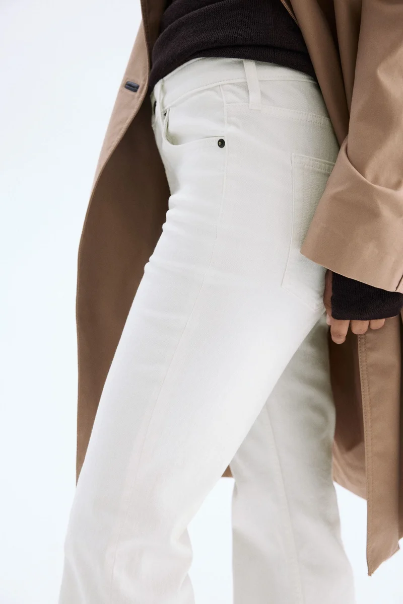 اتش اند ام جينز بقصة حافة واسعة وخصر عالي