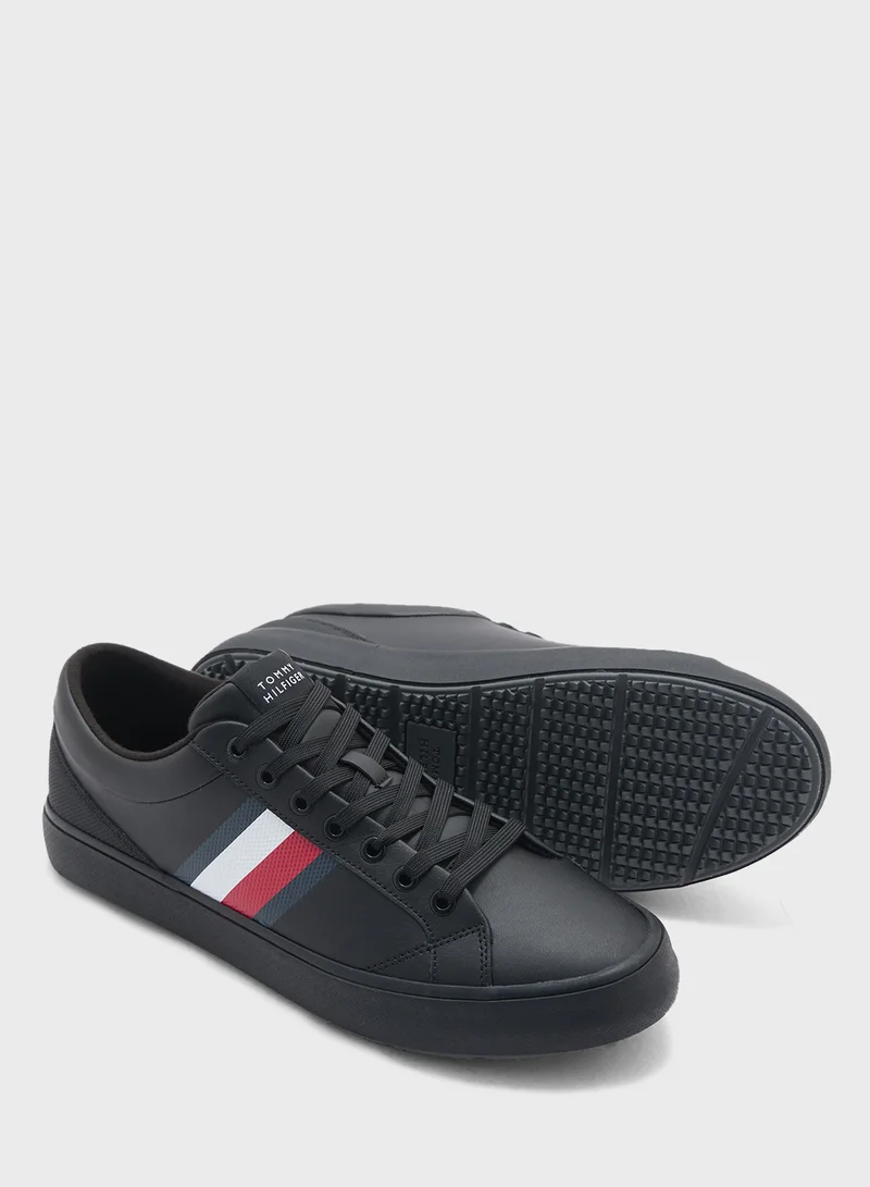 تومي هيلفيغر Casual Lase Up Low - Top Sneakers