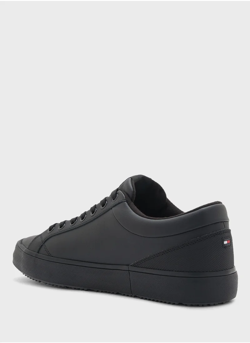 تومي هيلفيغر Casual Lase Up Low - Top Sneakers