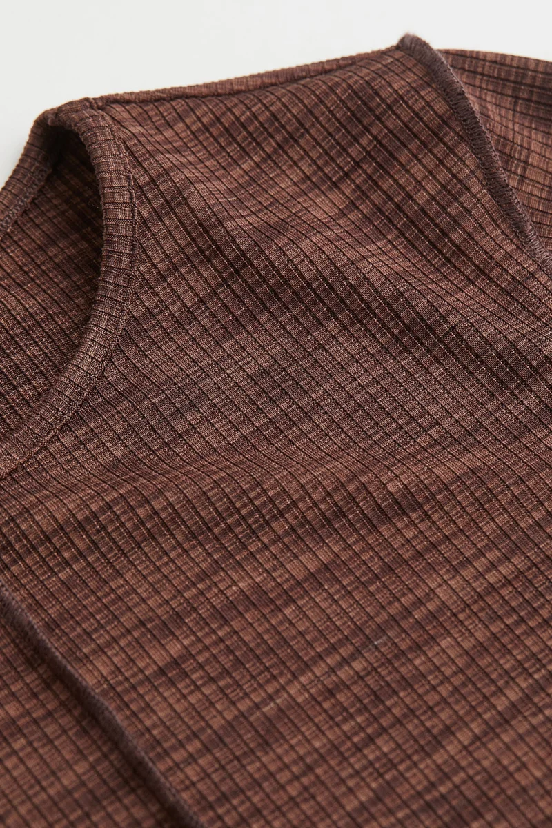 اتش اند ام بلوزة قصيرة