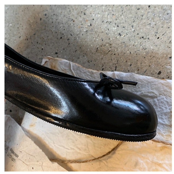 أحذية باليه نسائية كلاسيكية من جلد الحصان المغسول، مبطنة بجلد الغنم الناعم، ذات أصابع مستديرة وتصميم سهل الارتداء. - Image 4