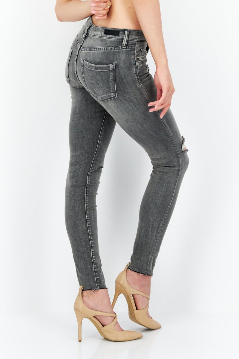 Blank NYC Women Skinny Fit Mid Rise Rise Stretchable Denim, Grey - Image 4