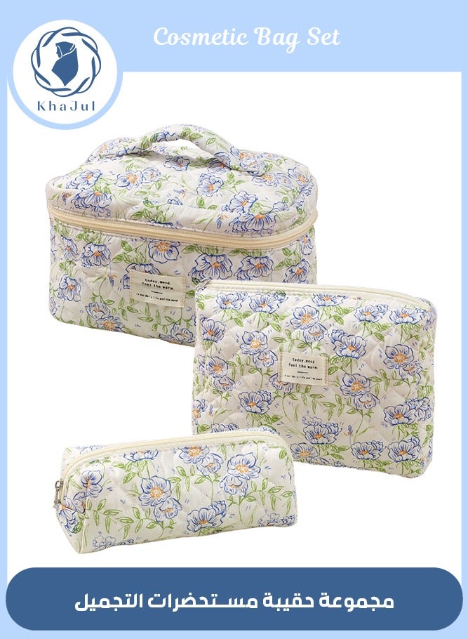 إسكدنيا حقيبة مكياج مبطنة كبيرة مكونة من 3 قطع للنساء والفتيات، حقيبة مستحضرات تجميل قطنية جميلة مزينة بالزهور، حقائب أدوات تواليت منظمة للسفر (زهرة زرقاء وأوراق خضراء) - Image 1