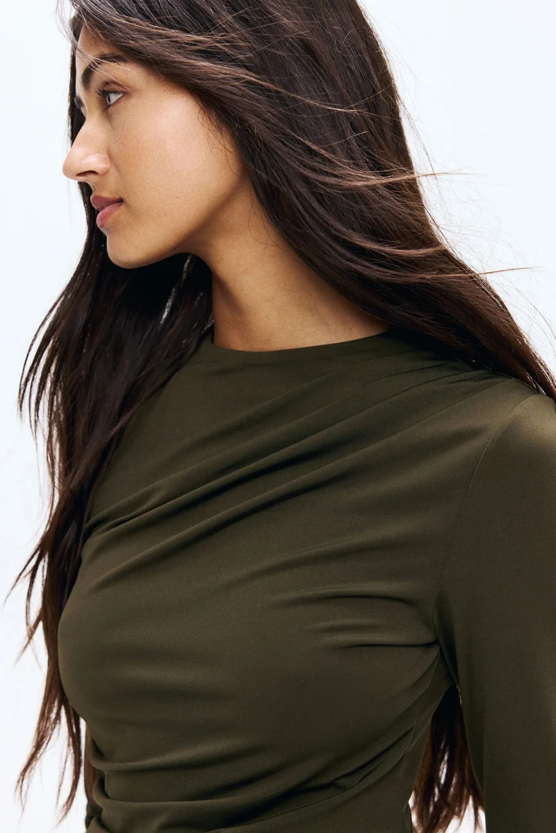 اتش اند ام بلوزة بتصميم منسدل