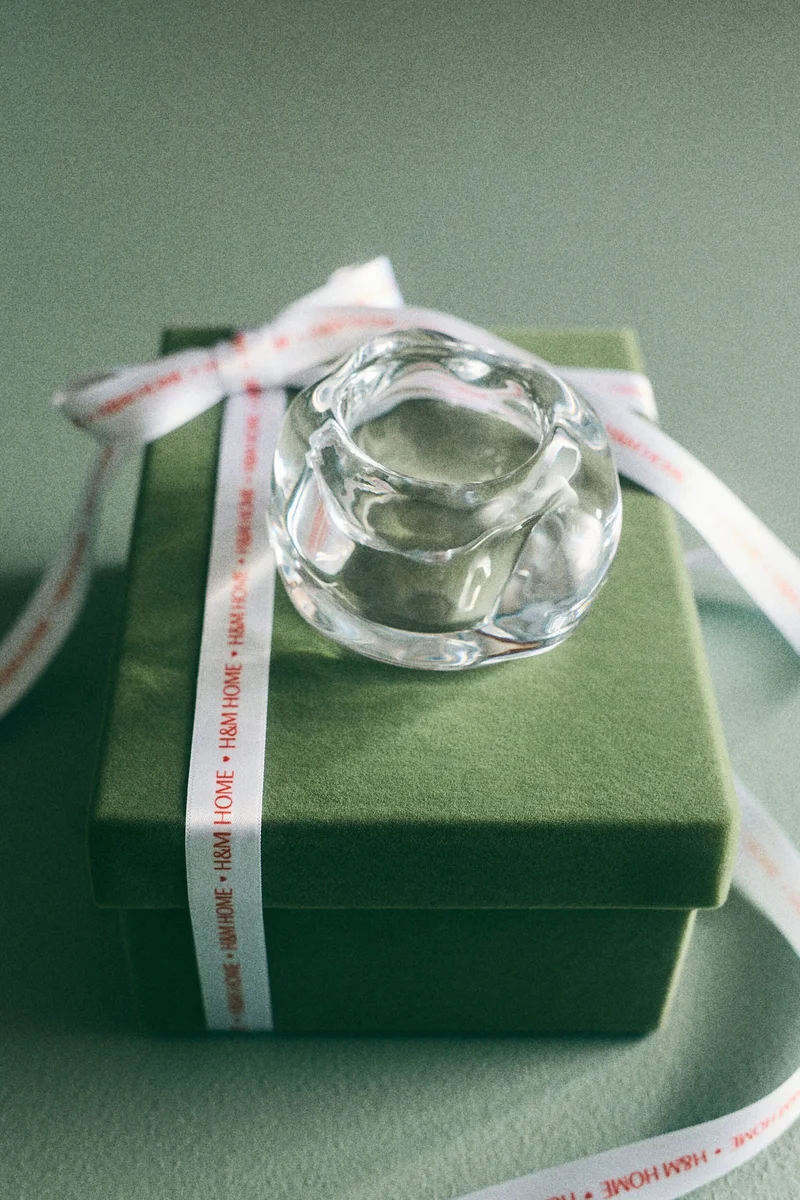 اتش اند ام حامل شموع صغيرة من الزجاج