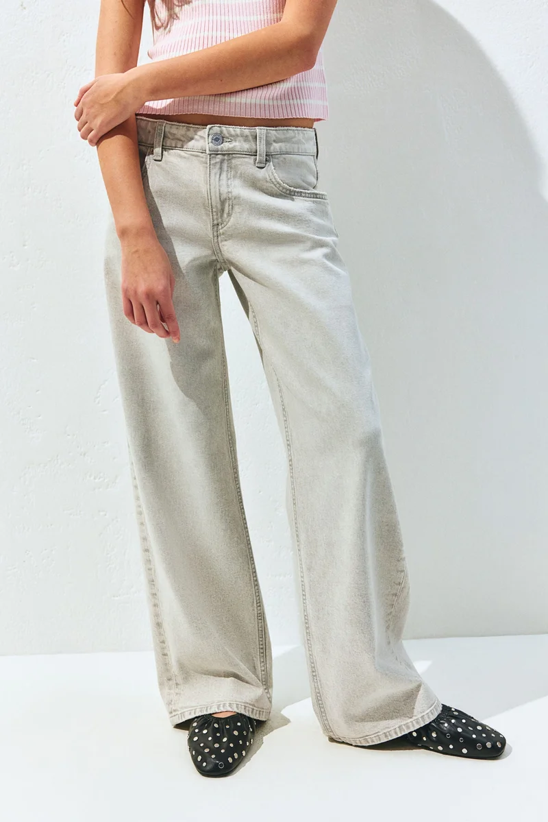 اتش اند ام جينز بخصر منخفض وساق واسعة