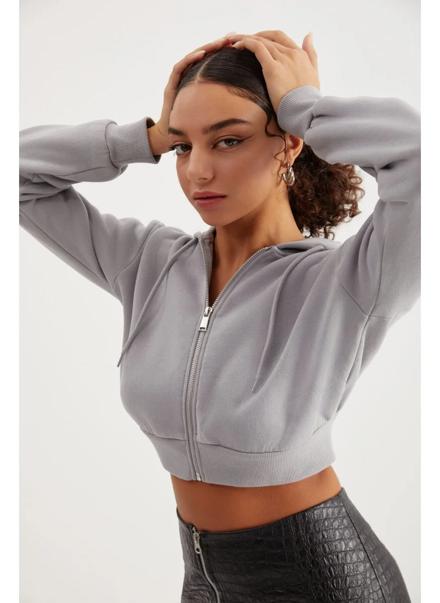 جريميلانج Delia Women's Crop 3 Yarn Raised Knit Relaxed Fit Zippered Hooded Gray Sweatshirt