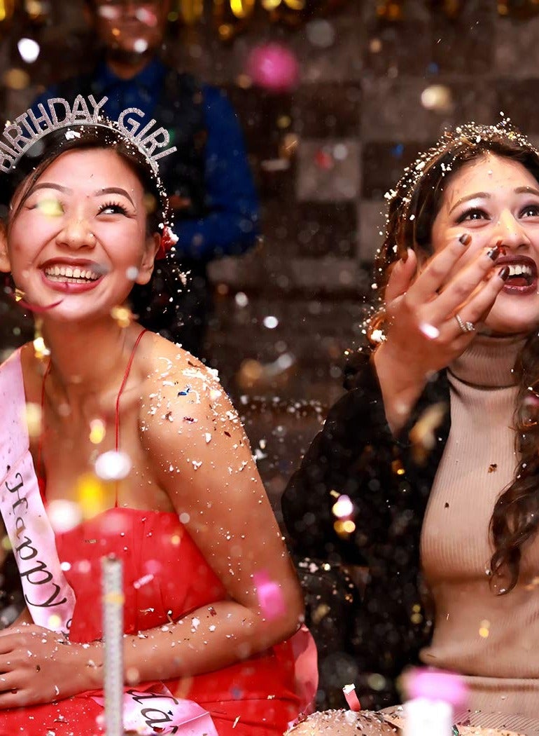 إسكدنيا تيجان أعياد الميلاد للنساء، عصابة رأس لفتاة ، تاج ، عصابة رأس ل السعيد، تاج لفتاة ، عصابة شعر مرصعة بأحجار الراين اللامعة، زينة حفلات للنساء والفتيات (وردي) - Image 4