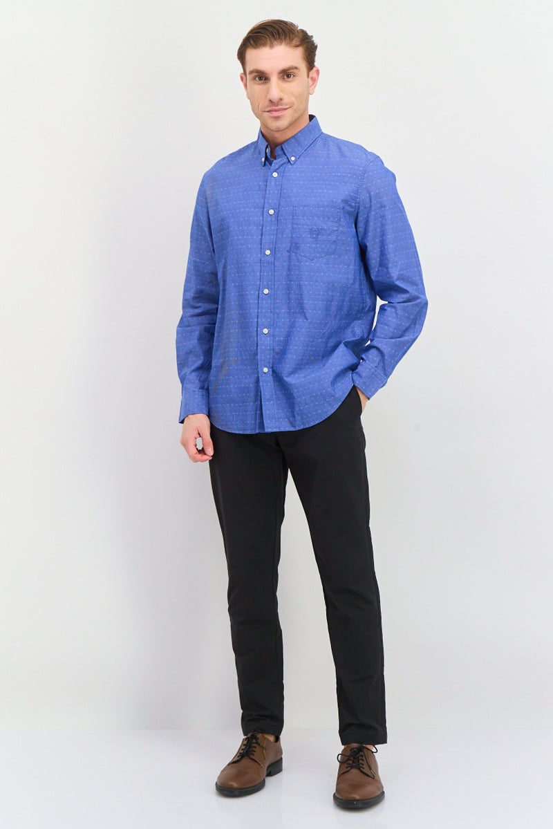 Chaps قميص رجالي بقصة عادية بطباعة شاملة بأكمام طويلة، أزرق - Image 4