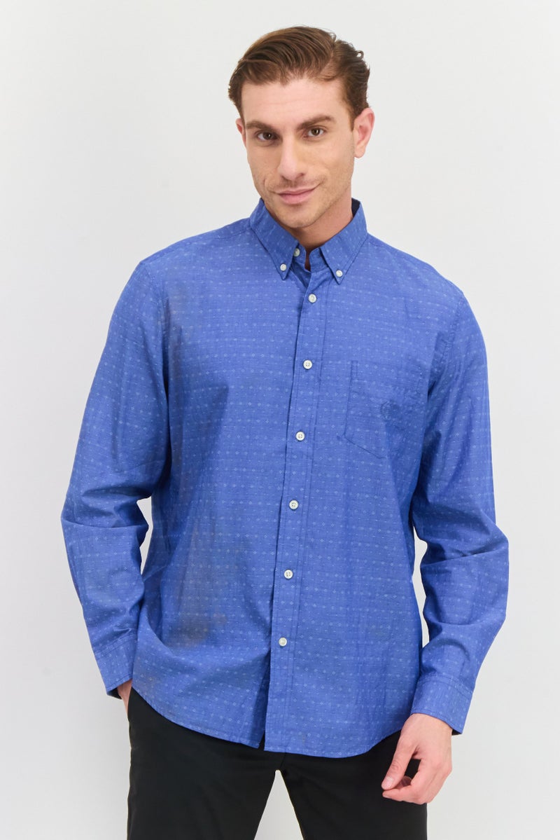Chaps قميص رجالي بقصة عادية بطباعة شاملة بأكمام طويلة، أزرق - Image 1