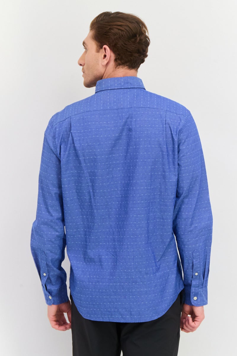 Chaps قميص رجالي بقصة عادية بطباعة شاملة بأكمام طويلة، أزرق - Image 3