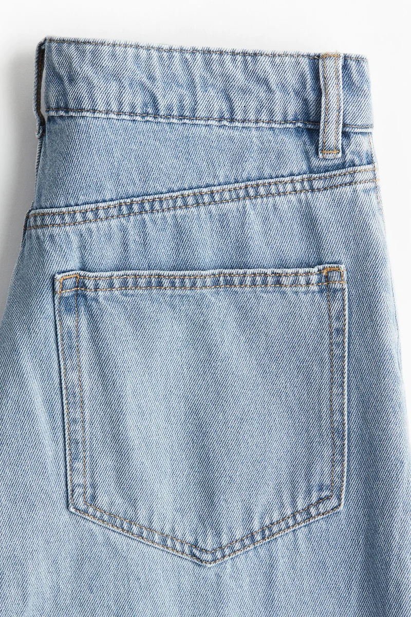 اتش اند ام جينز بقصّة أرجل واسعة وخصر عادي