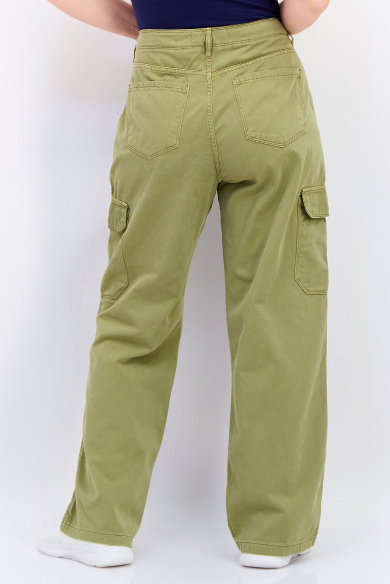 KOTON Women Regular 90,s Fit Solid Cargo Pants, Olive - Image 3