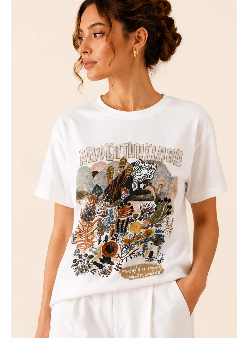 2Trendy Women's Graphic Print T-Shirt with Short Sleeves - White