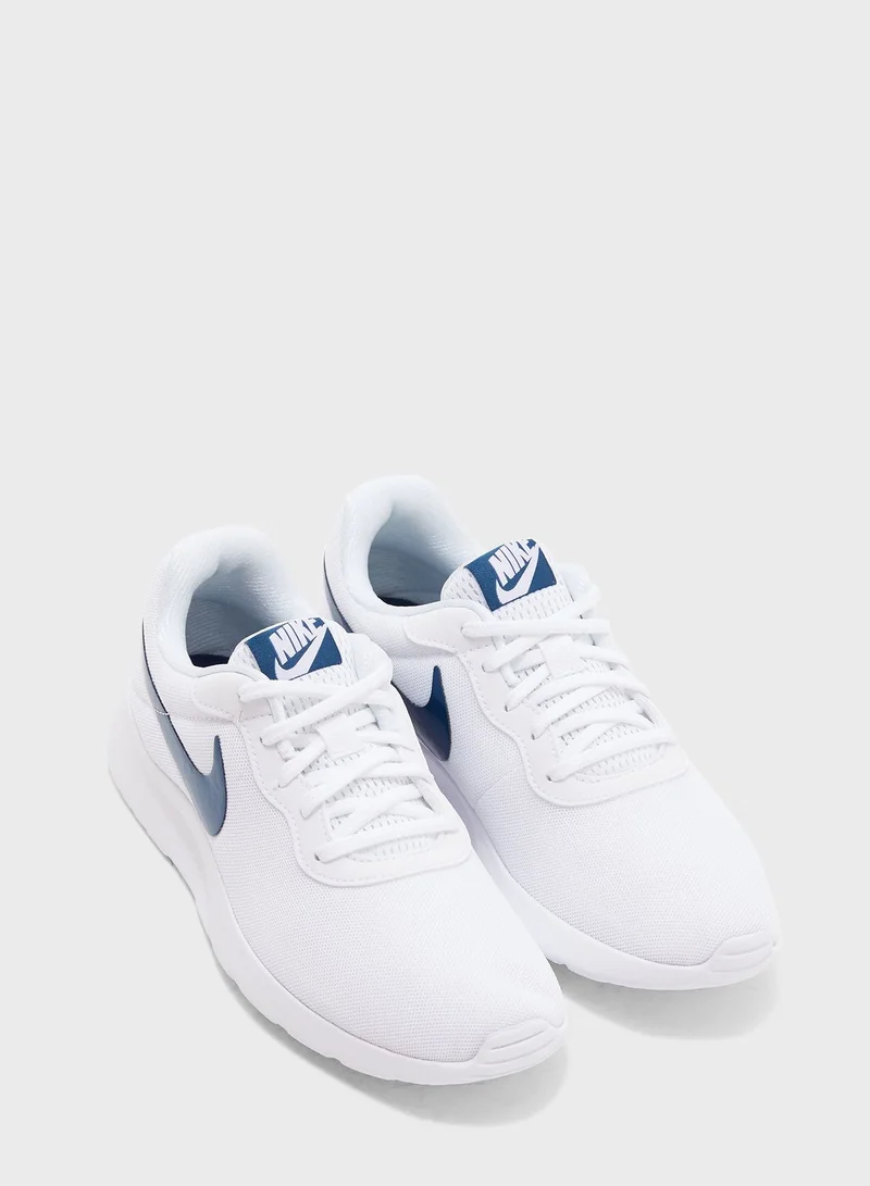 Nike Tanjun