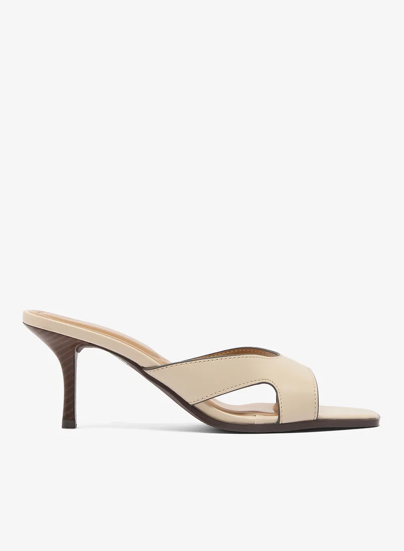 ترافل من نمشي صنادل بكعب متوسط بتفاصيل رباط ملتف