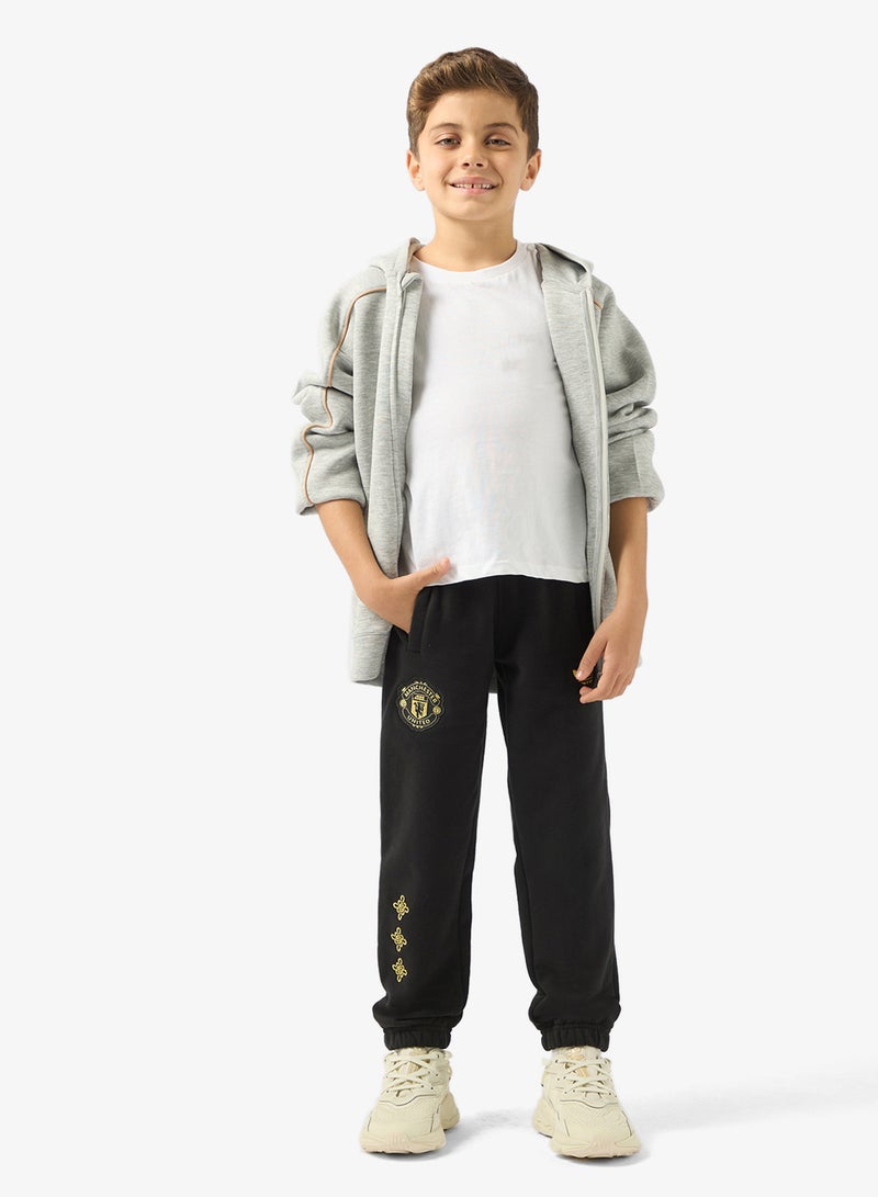 اديداس بنطلون رياضي ثقافي لمانشستر يونايتد للشباب - Image 2