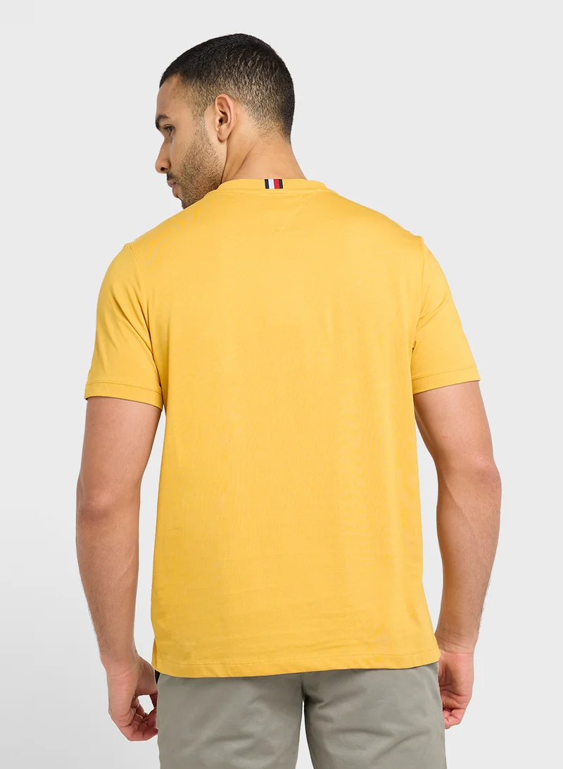 تومي هيلفيغر Global Striped Crew Neck T-Shirt