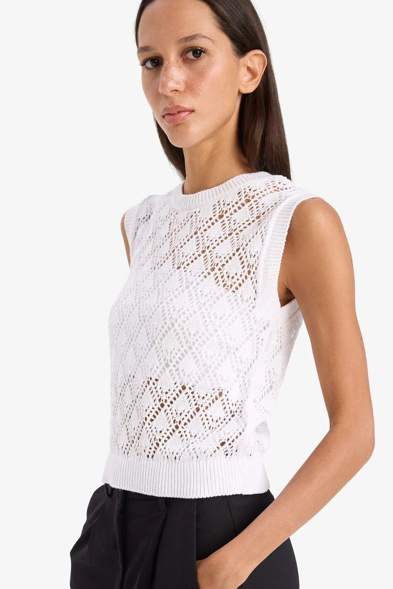 ديفاكتو Regular Fit Openwork Knitted Sleeveless Blouse