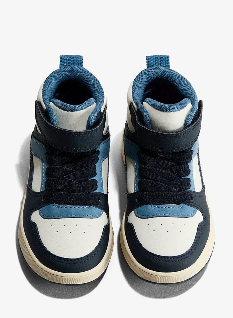 اتش اند ام حذاء رياضي بحافة مرتفعة